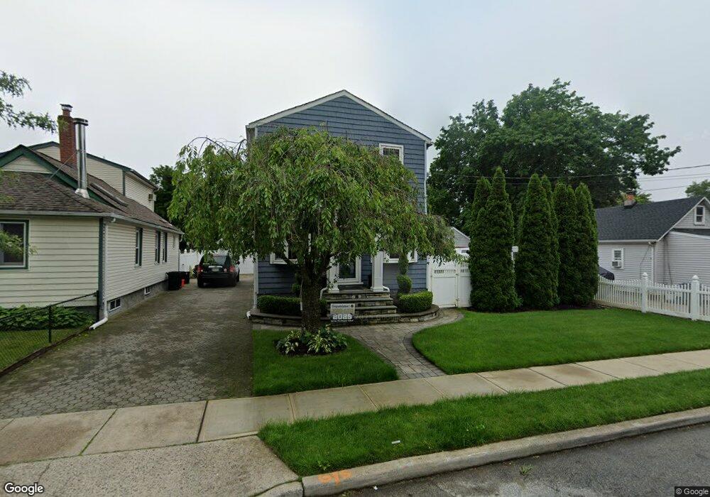 580 Washington Ave, West Hempstead, NY 11552 - photo 1