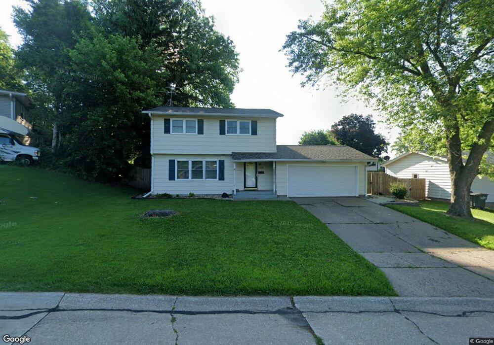 2733 Heather Ln, Bettendorf, IA 52722 - photo 1