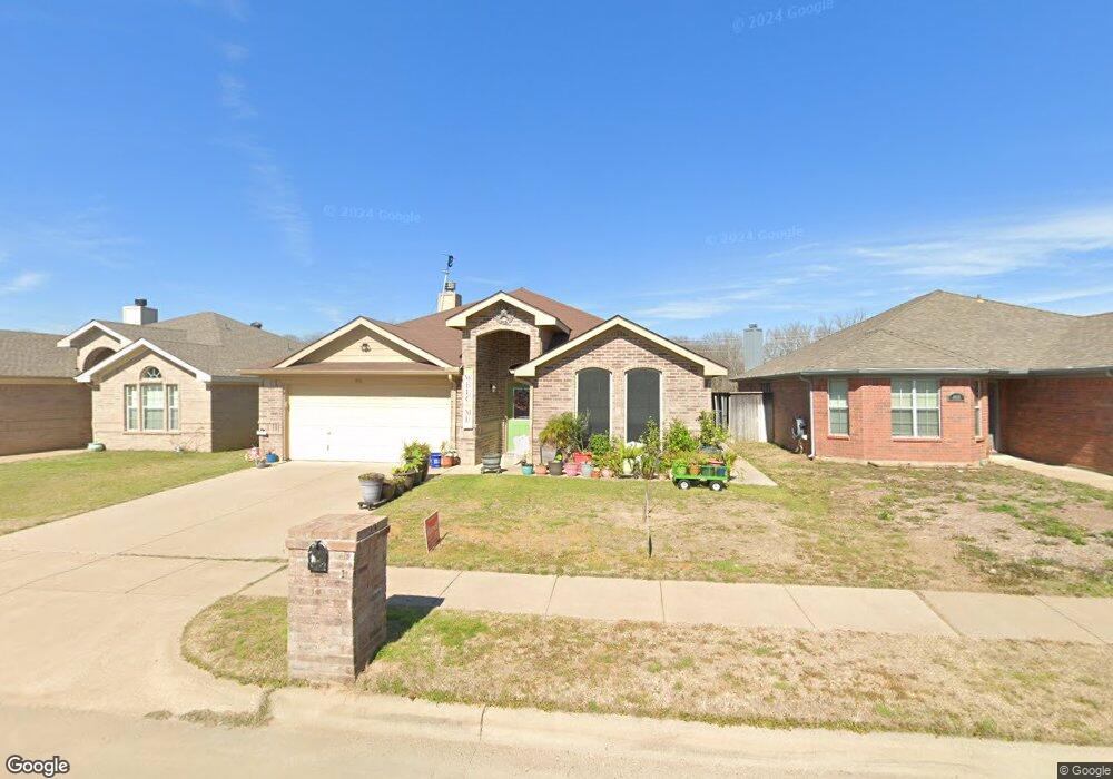 4816 Sapphire Ln, Granbury, TX 76049 - photo 1