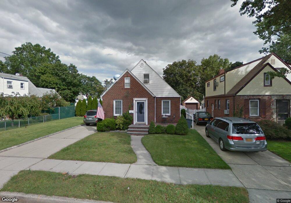 112 Daffodil Ave, Franklin Square, NY 11010 - photo 1