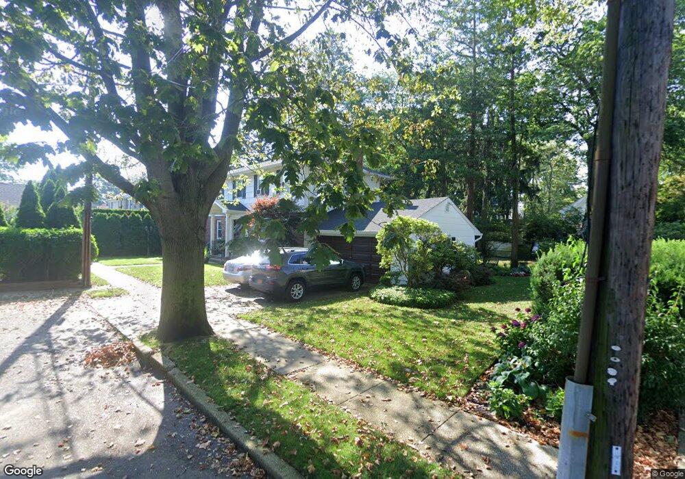 90 Huron Rd, Floral Park, NY 11001 - photo 1