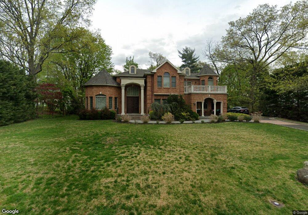 98 Country Club Dr, Port Washington, NY 11050 - photo 1