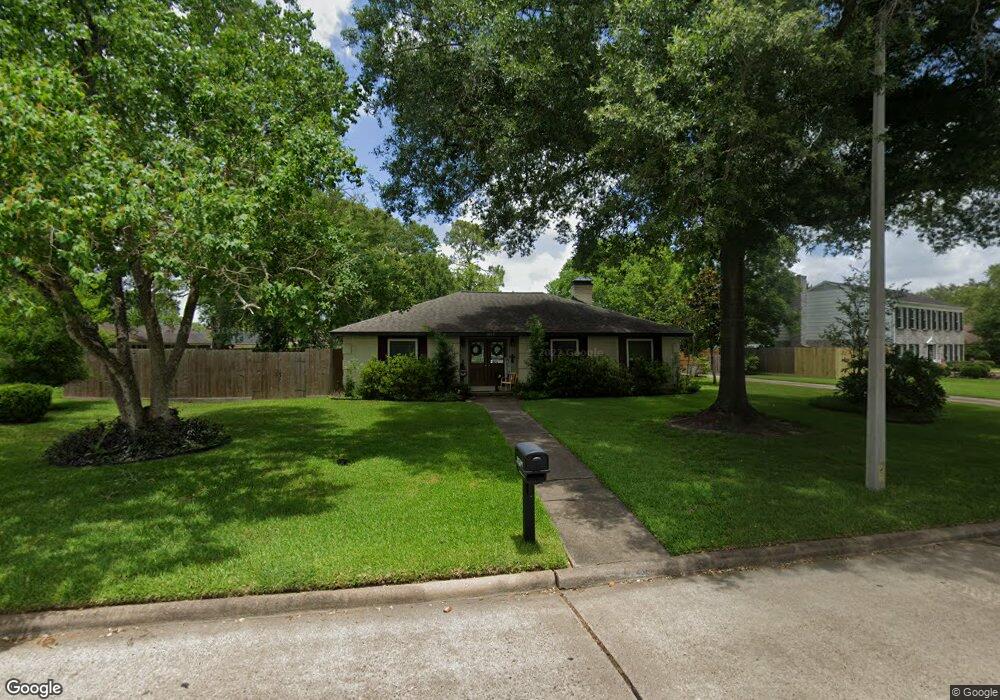 202 E Castle Harbour Dr, Friendswood, TX 77546 - photo 1