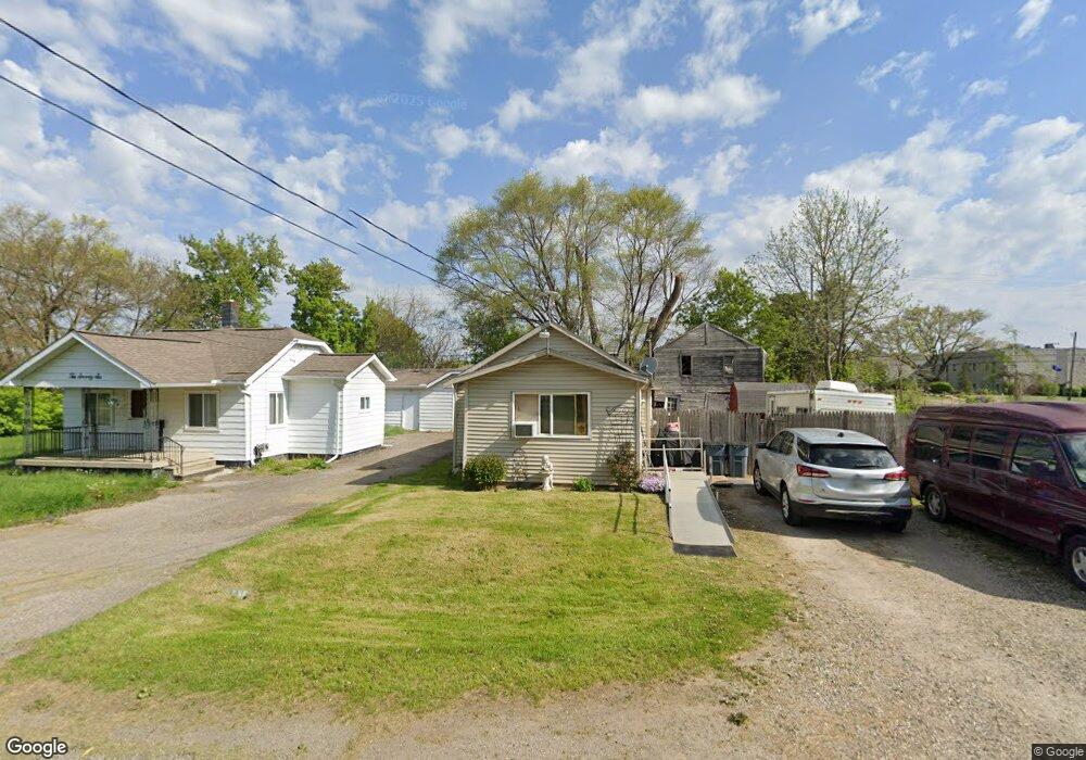 1072 W Whittemore Ave, Flint, MI 48507 - photo 1