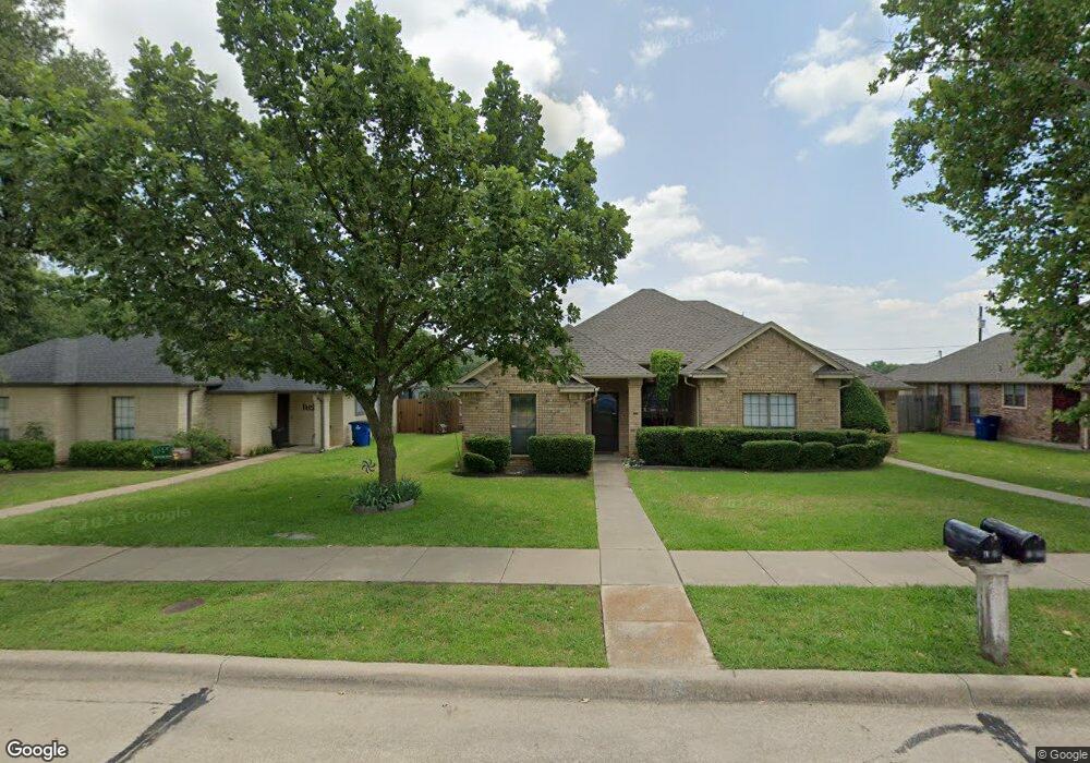 1605 W Jamestown Dr, Ennis, TX 75119 - photo 1