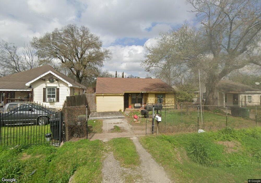 105 Burress St, Houston, TX 77022 - photo 1