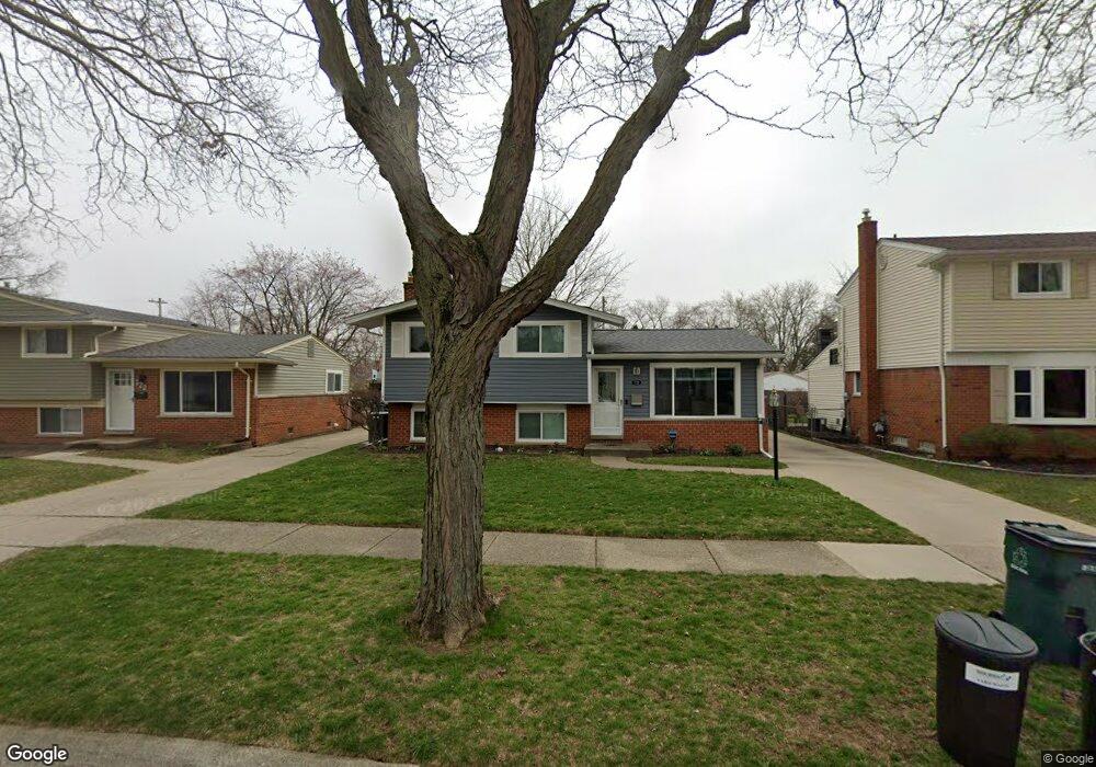 712 Langley Blvd, Clawson, MI 48017 - photo 1