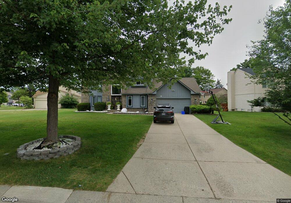 5103 W Pond Cir, West Bloomfield, MI 48323 - photo 1