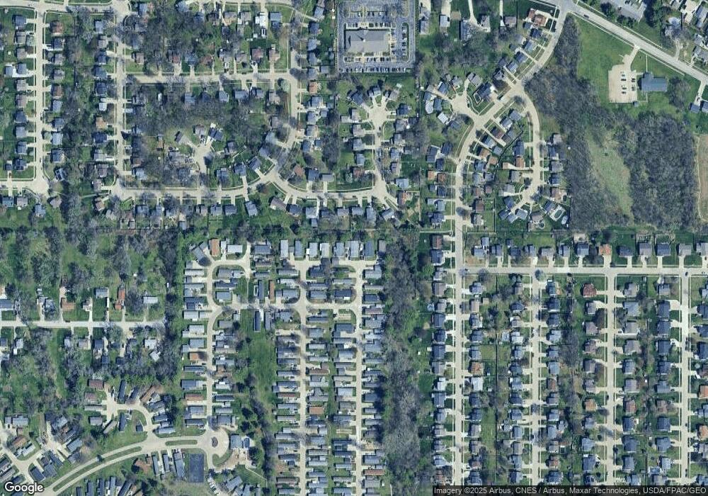 2050 Berwick Dr, Des Moines, IA 50320 - photo 1