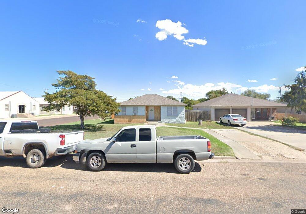 901 Binkley Ave, Dumas, TX 79029 - photo 1