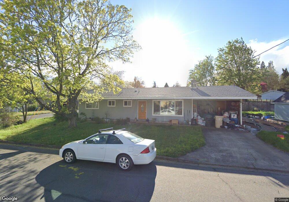 734 NE 11th St, Grants Pass, OR 97526 - photo 1