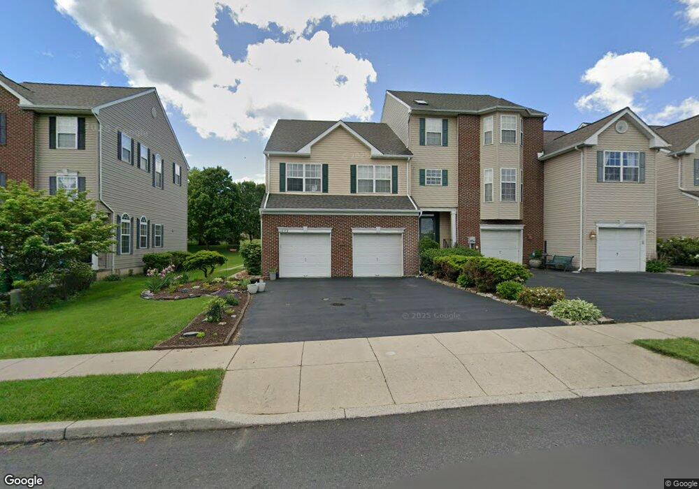 5595 Spring Ridge Dr W, Macungie, PA 18062 - photo 1