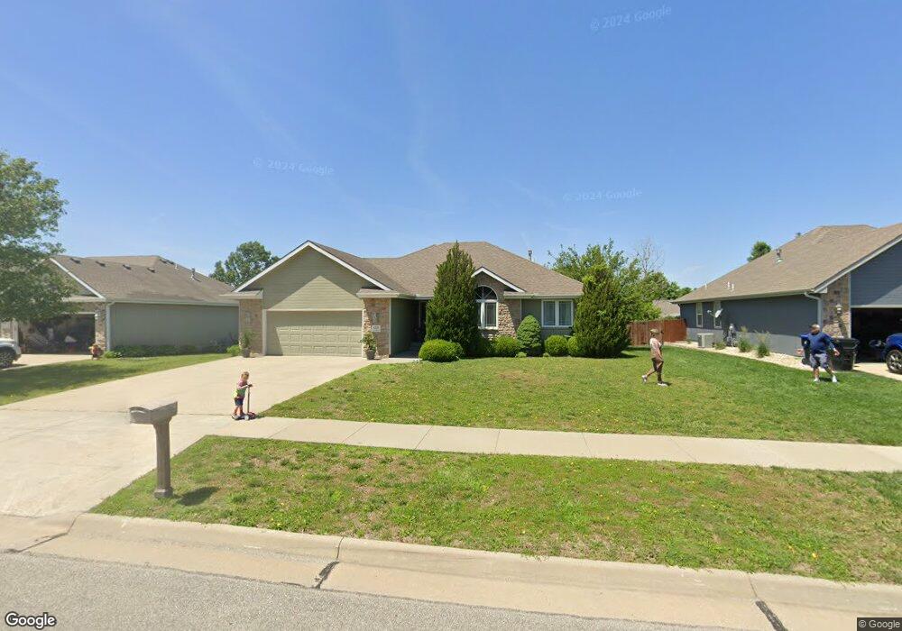 4335 SW Cambridge Ave, Topeka, KS 66610 - photo 1