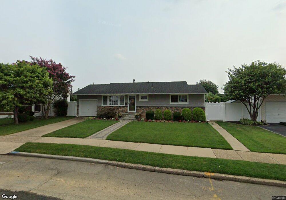 38 Janet Dr, Plainview, NY 11803 - photo 1