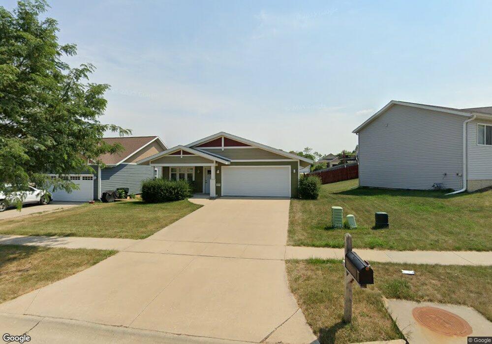 2043 Sugar Creek Dr NW, Cedar Rapids, IA 52405 - photo 1