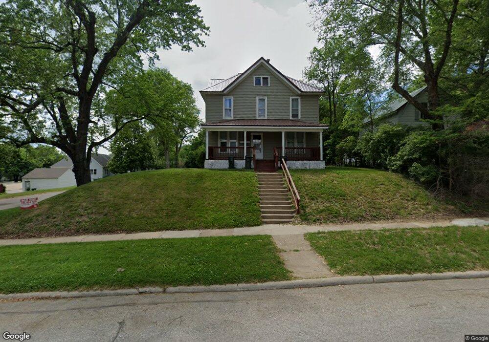 1221 Iowa St unit 3, Cedar Falls, IA 50613 - photo 1