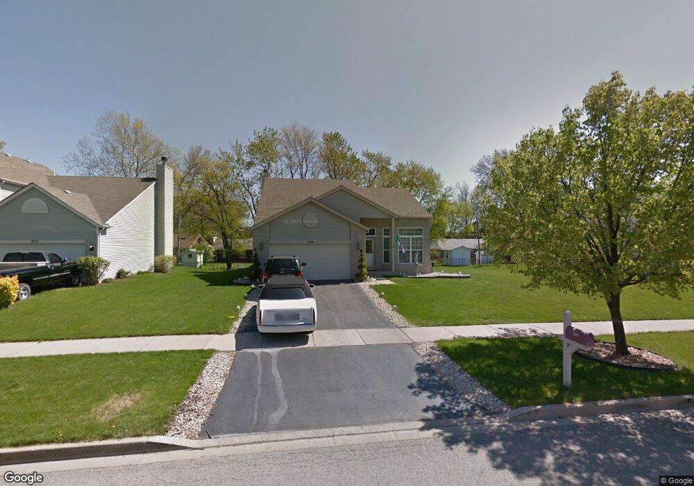 829 N Commonwealth Ave, Aurora, IL 60506 - photo 1