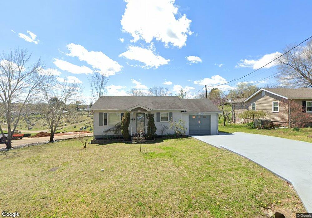 110 E Ray St, Dickson, TN 37055 - photo 1