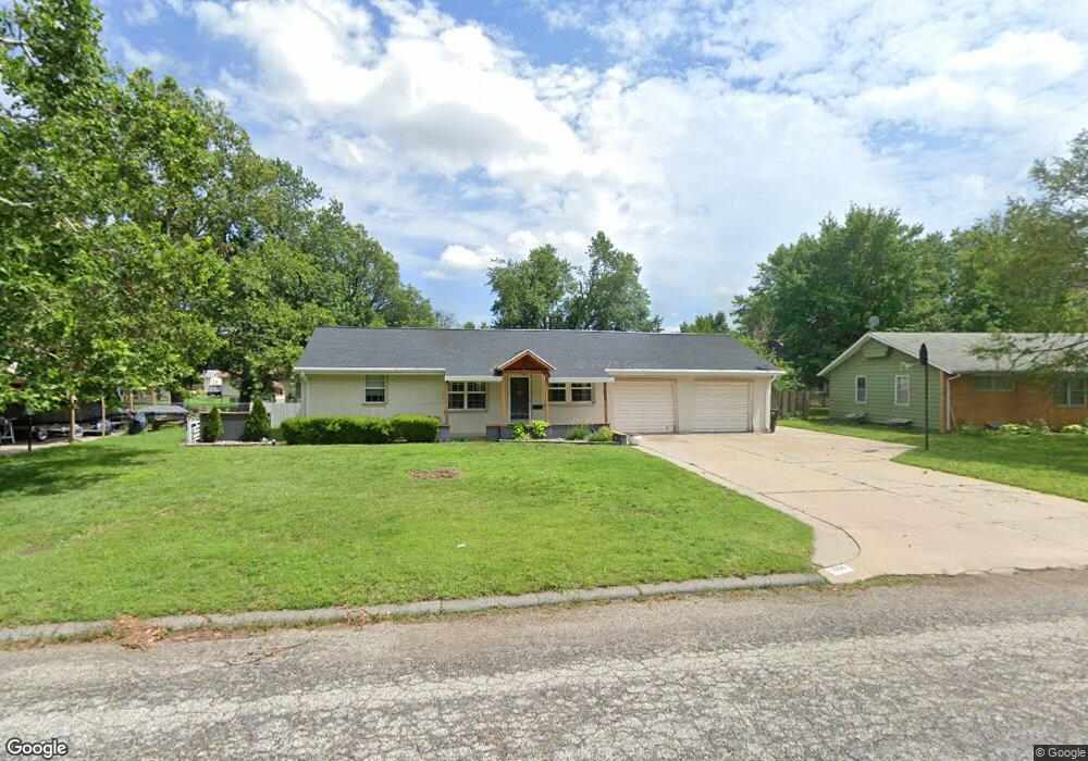 1308 Lyndon Rd, McPherson, KS 67460 - photo 1