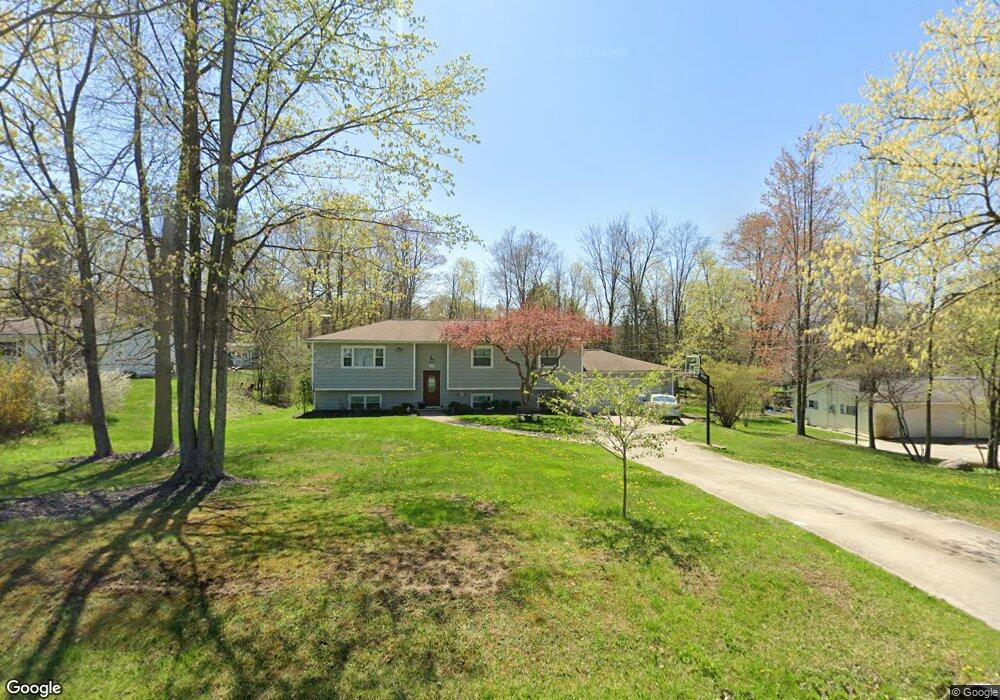 725 Robinhood Dr, Aurora, OH 44202 - photo 1