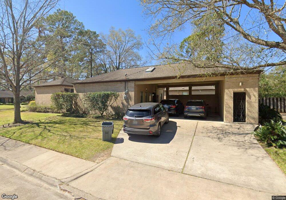 10202 Holly Springs Dr, Houston, TX 77042 - photo 1