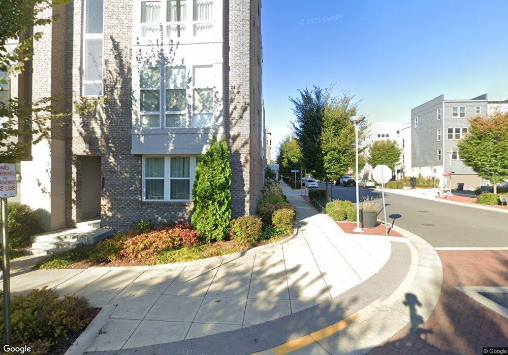 13350 Sherwood Park Ln, Herndon, VA 20171 - photo 1