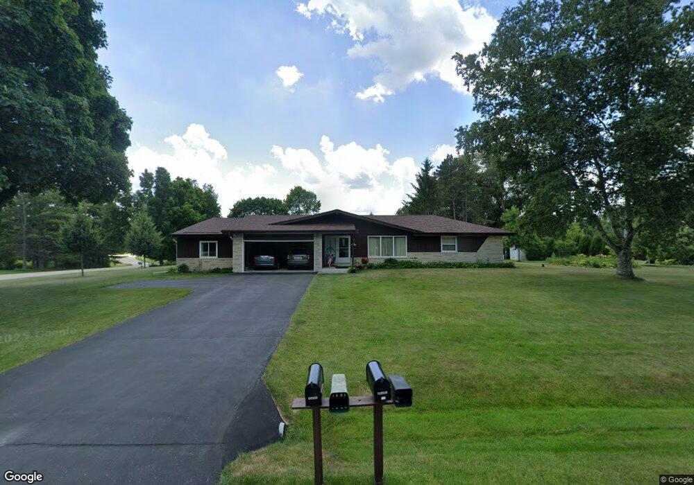 N50W27717 N Courtland Cir, Pewaukee, WI 53072 - photo 1