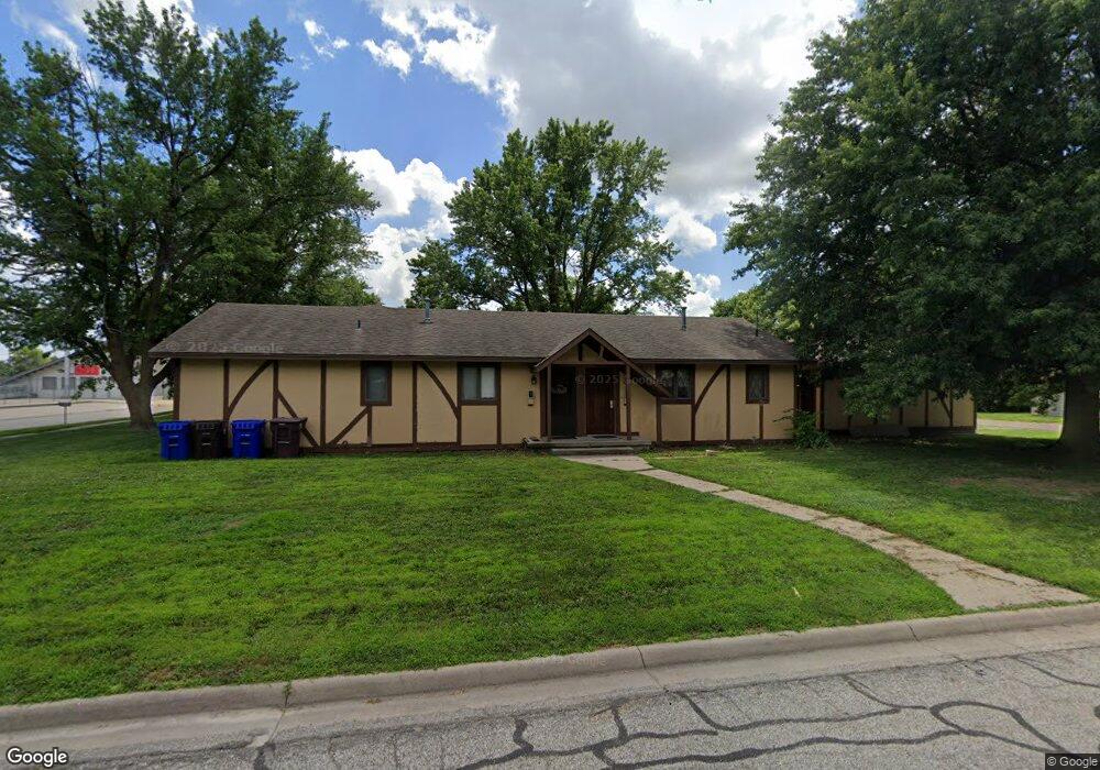 1510 E Sharp St, McPherson, KS 67460 - photo 1