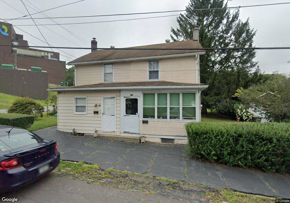 536 E Cranberry Ave, Hazleton, PA 18201 - photo 1