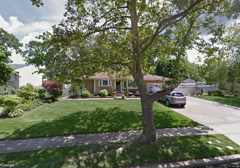 21 Abbey Dr, ComMacK, NY 11725 - photo 1