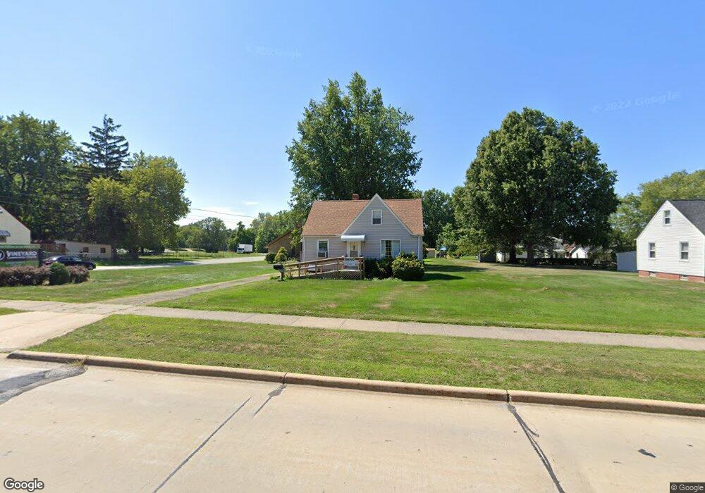 1920 E 300th St, Wickliffe, OH 44092 - photo 1