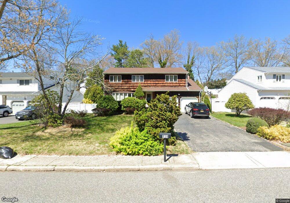 139 Cornell Dr, ComMacK, NY 11725 - photo 1