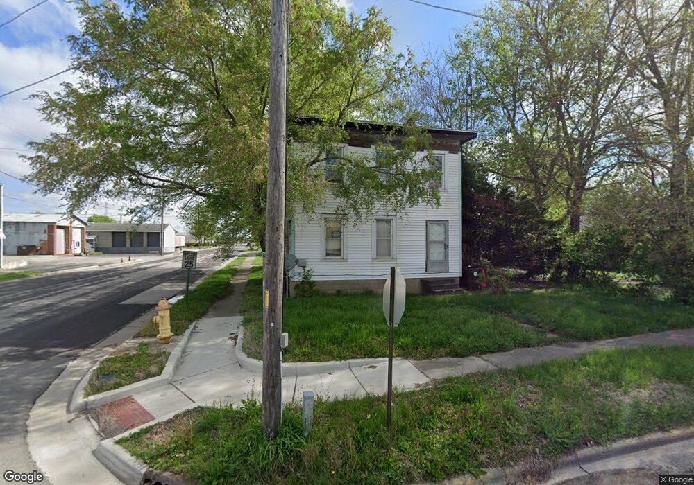 706 Delavan St, Lincoln, IL 62656 - photo 1