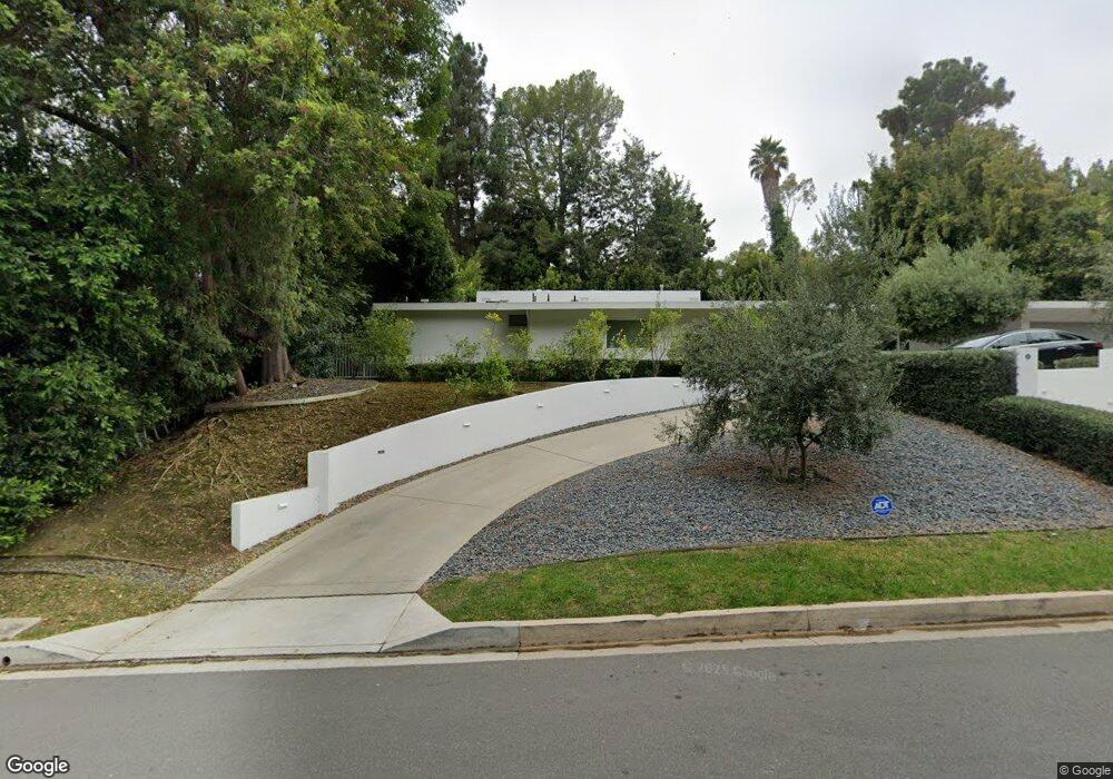 1051 Laurel Way, Beverly Hills, CA 90210 - photo 1