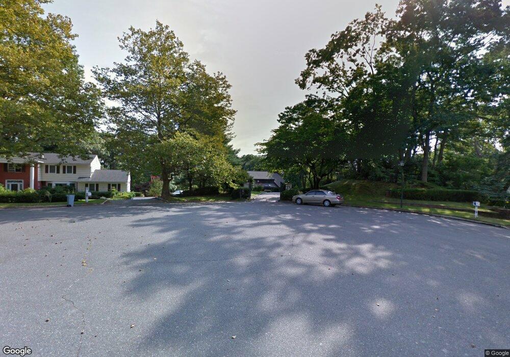 10 Croydon Ct, Dix Hills, NY 11746 - photo 1