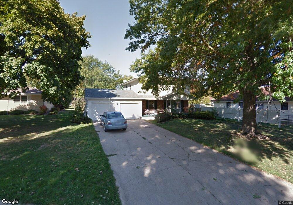 2204 N 3rd Ave E, Newton, IA 50208 - photo 1