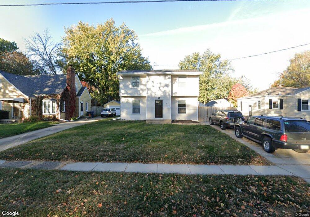 2206 33rd St, Des Moines, IA 50310 - photo 1
