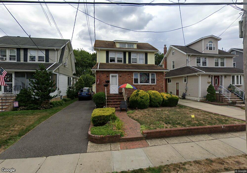 154 Lyon Place unit 2, Lynbrook, NY 11563 - photo 1