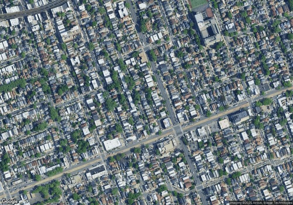 91-47 110th St, Jamaica, NY 11418 - photo 1