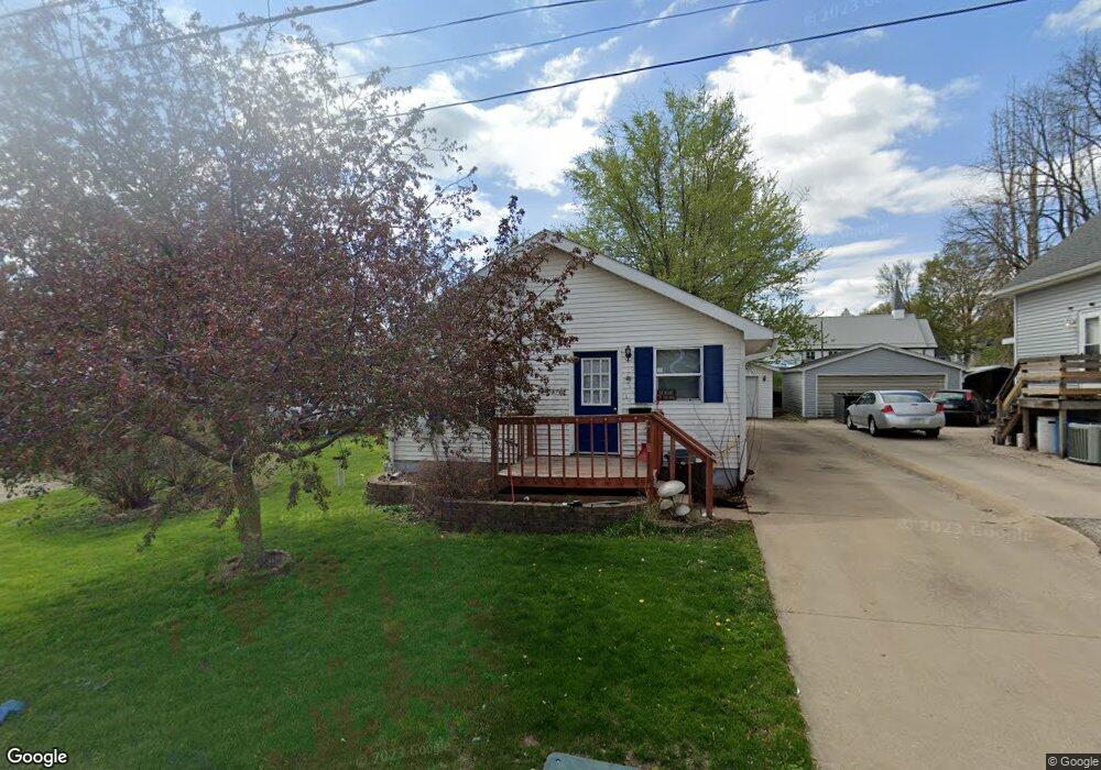 813 N 2nd Ave E, Newton, IA 50208 - photo 1