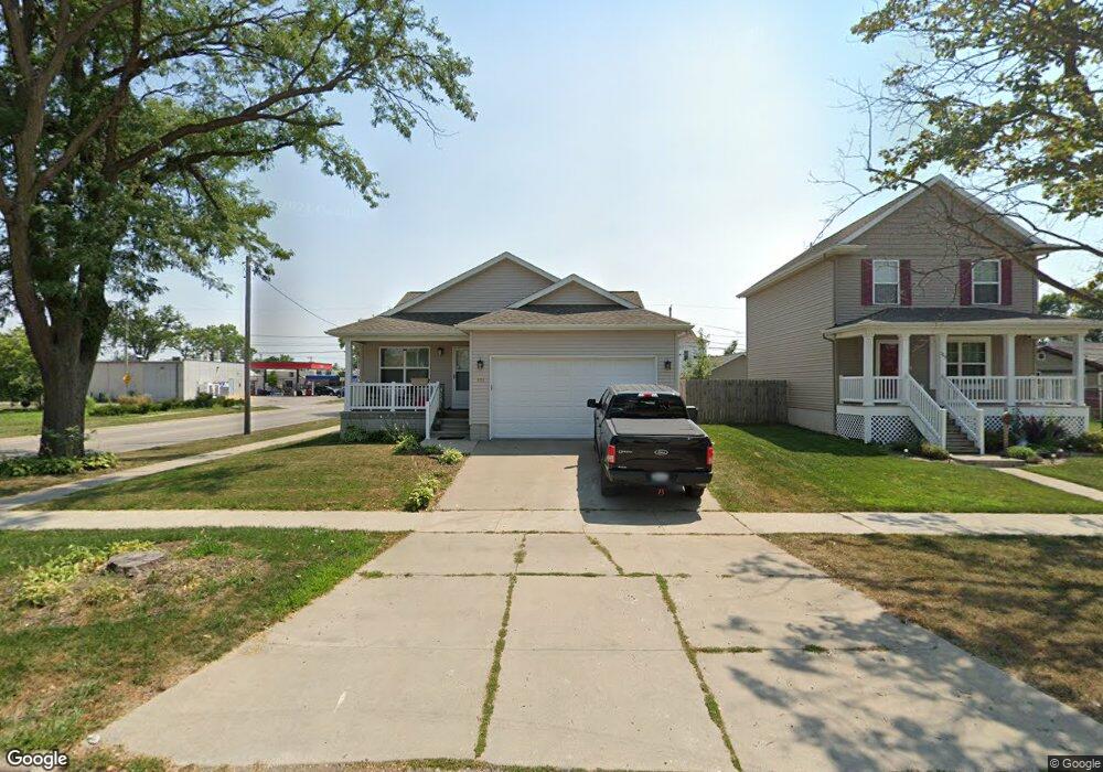 726 Ellis Blvd NW, Cedar Rapids, IA 52405 - photo 1