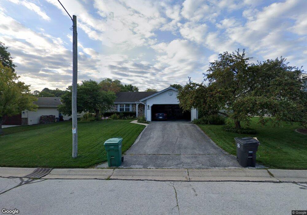 N76W15427 Prairie Ln, Menomonee Falls, WI 53051 - photo 1