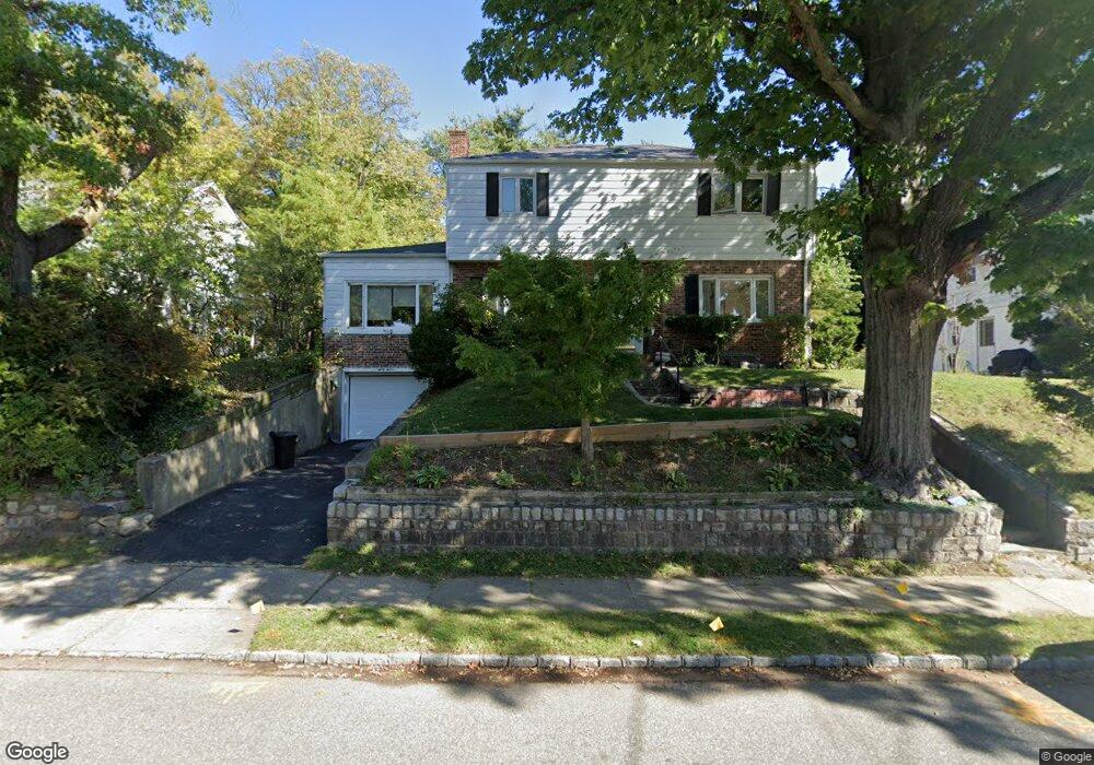 67 Hampshire Rd, Great Neck, NY 11023 - photo 1