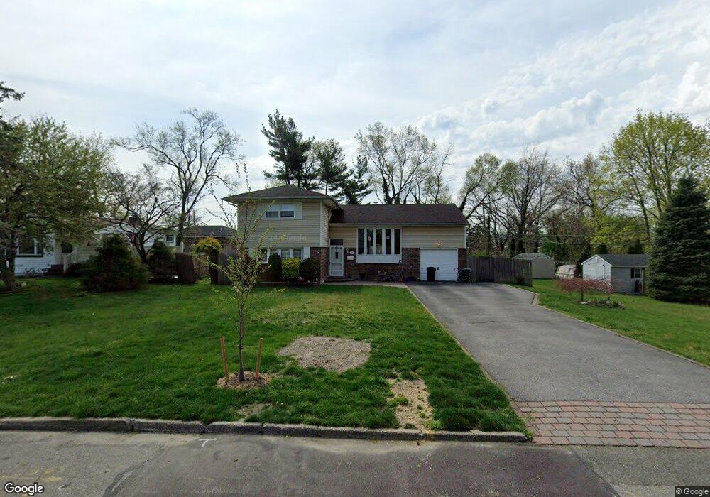 2 Johnson St, ComMacK, NY 11725 - photo 1