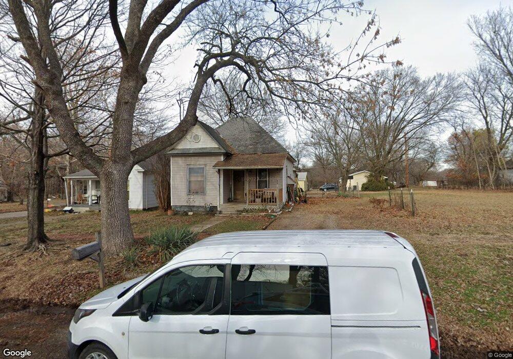 1831 Felix Ave, Parsons, KS 67357 - photo 1