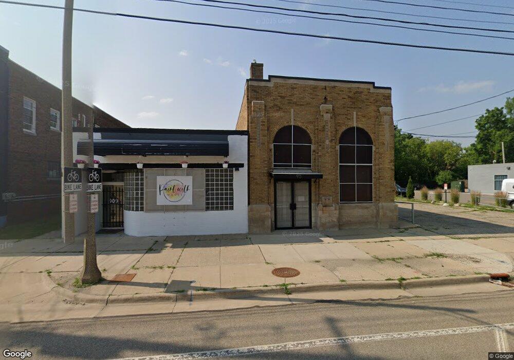 913 W Saginaw St, Lansing, MI 48915 - photo 1