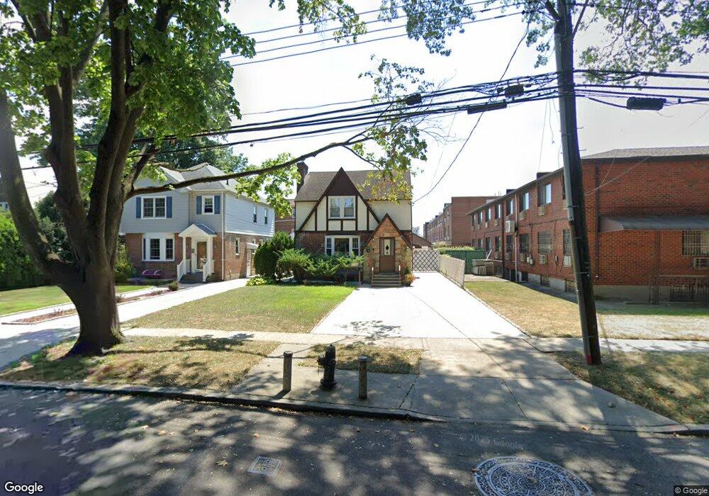 21538 43rd Ave, Bayside, NY 11361 - photo 1