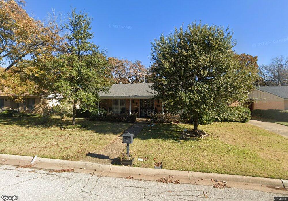 424 Carnation Ln, Hurst, TX 76053 - photo 1