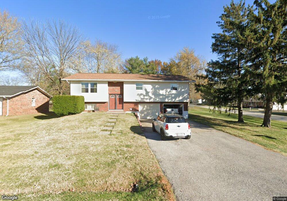 32 Rosewood Dr, Maryville, IL 62062 - photo 1