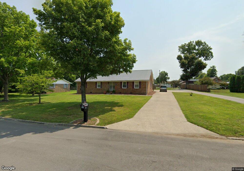 210 Oakwood Dr, Berea, KY 40403 - photo 1